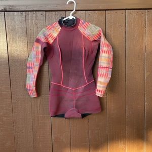 Prana Azura Shortie 2mm Wetsuit- Womens Size S in Cranberry/ Multicolor